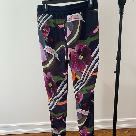 NWT Adidas Originals Az3239 Women Floral Burst Crepe Cuffed Pants Tights Size S - Picture 8 of 11